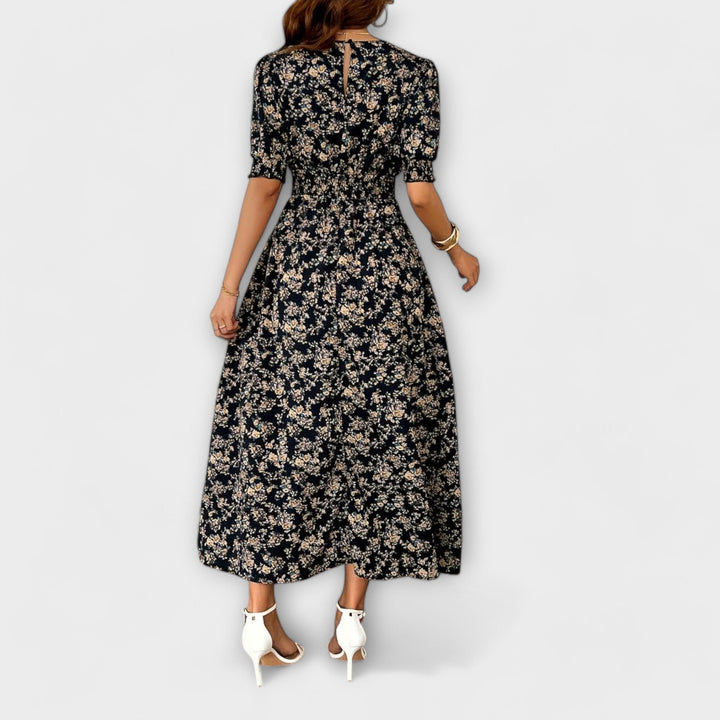 Amelia – Vestido com Decote Redondo e Padrão Floral