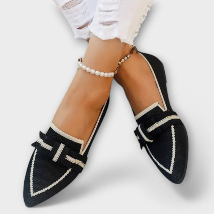 Sapatos femininos planos com design de nó