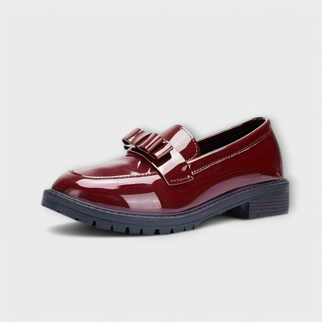 Mocassins Femininos Pretos em Verniz com Laço